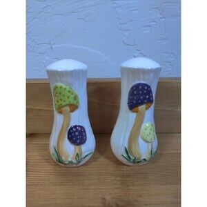 Vintage Arnel's MCM Retro Kitsch Mushroom ~4" Salt And Pepper Shakers No Cork